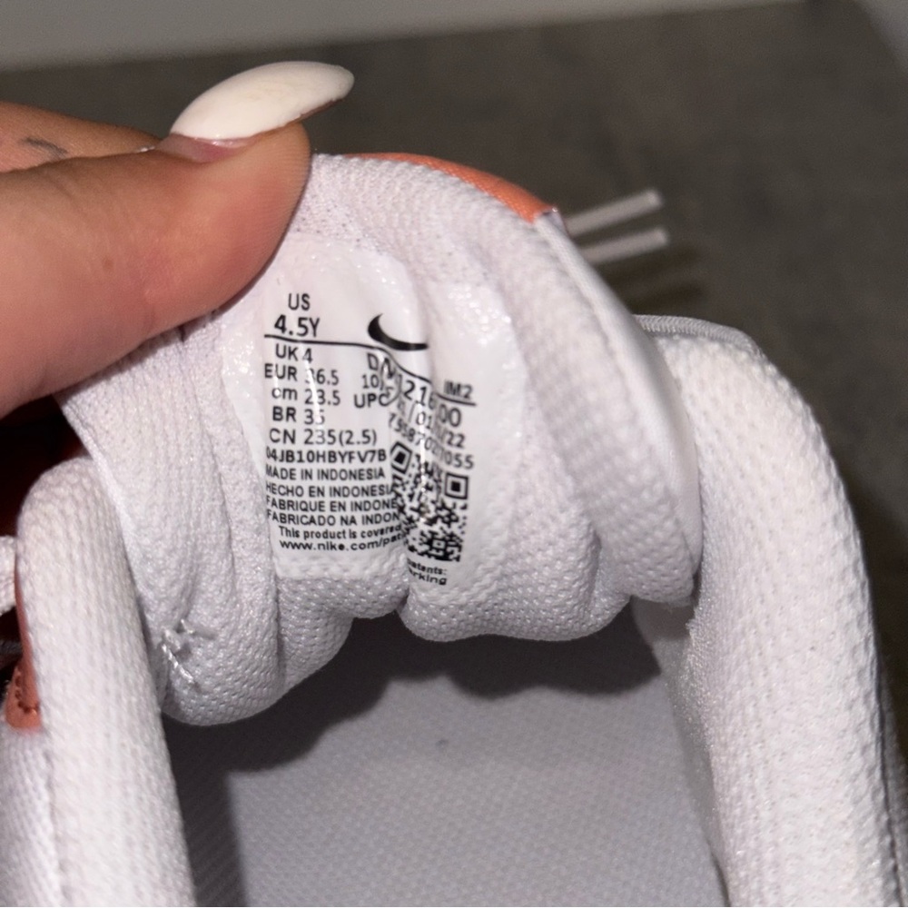 Nike Court Borough Low 2 SE Size 4.5Y - Picture 8 of 8